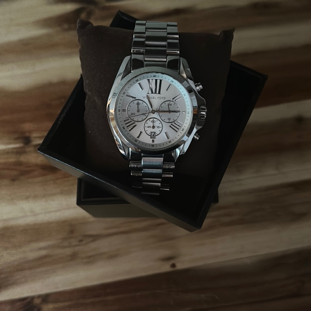 MK Watch - Picture 1 of 2
